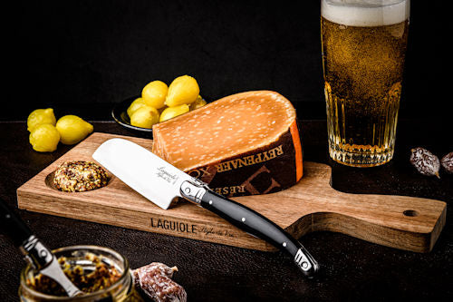 Kaasplankje met santoku kaasmesje